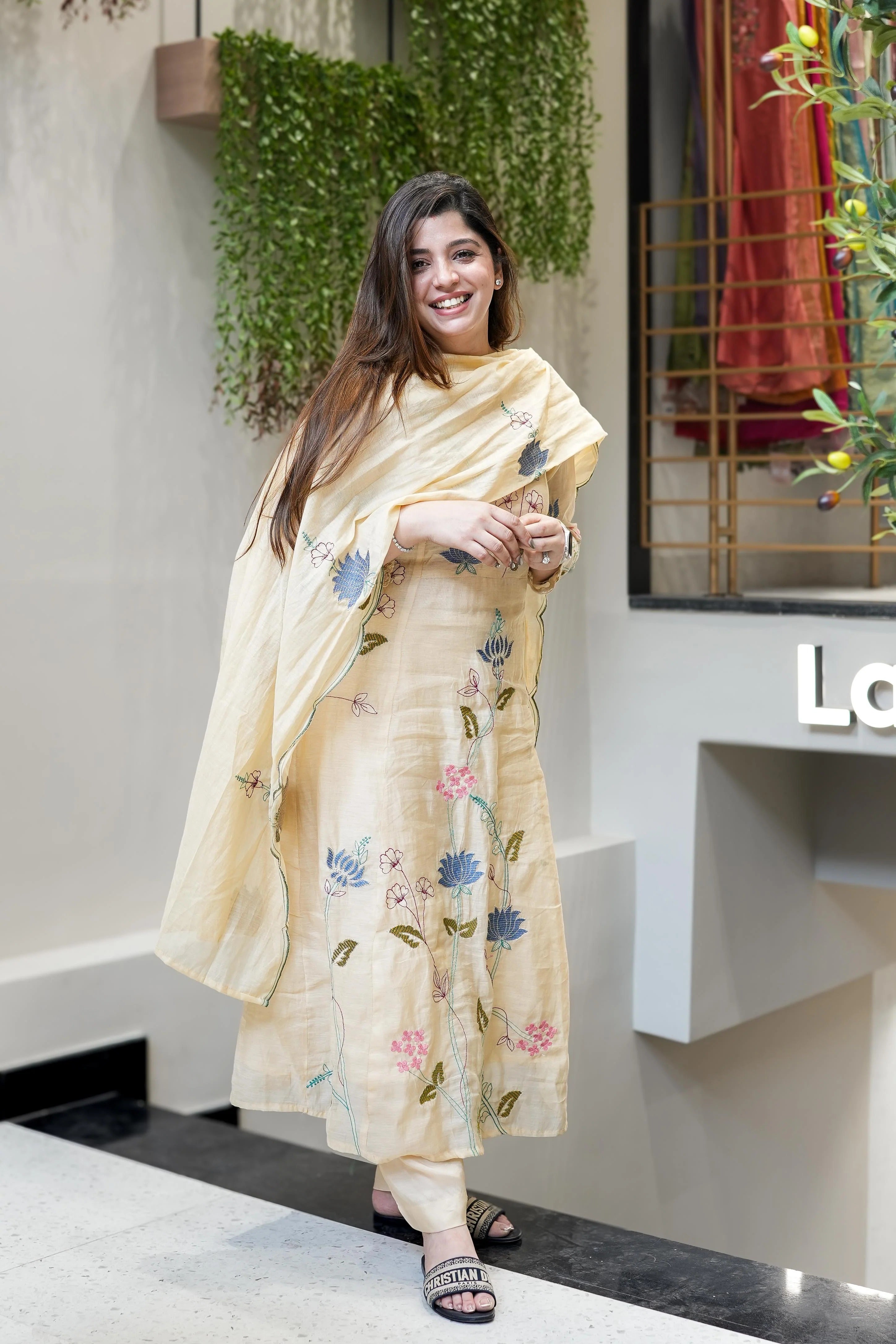 Elegant Cream Viscose Chanderi Embroidered Kurti Set with Dupatta (3-Piece Set)