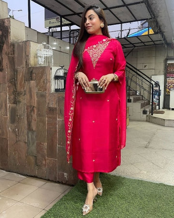 Elegant Rani Pink Viscose Chanderi Embroidered Kurti Set with Organza Dupatta | Festive & Party Wear