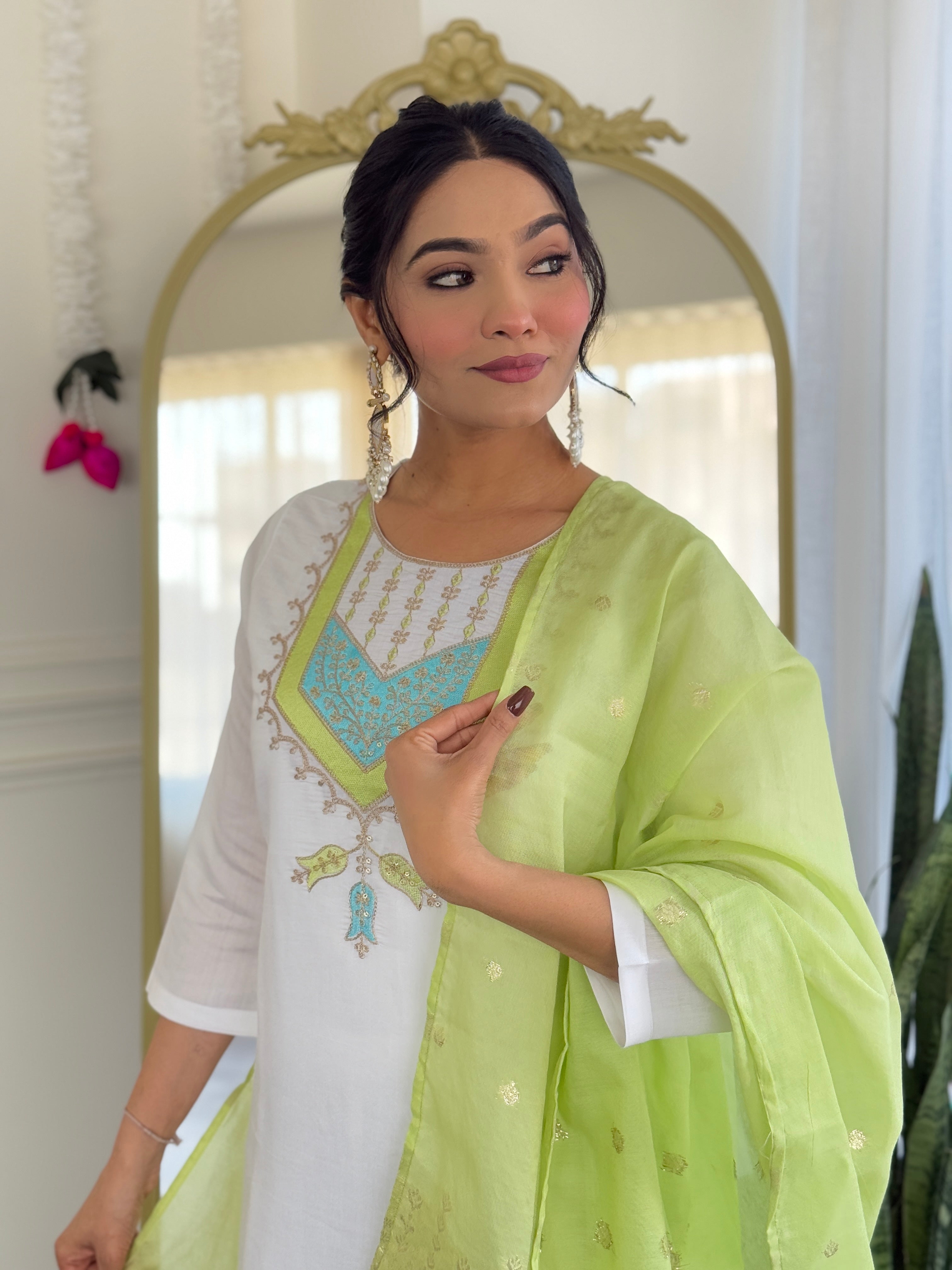 Elegant Embroidered Viscose Chanderi Kurti Set with Jacquard Dupatta – Festive & Party Wear (S–XXL)