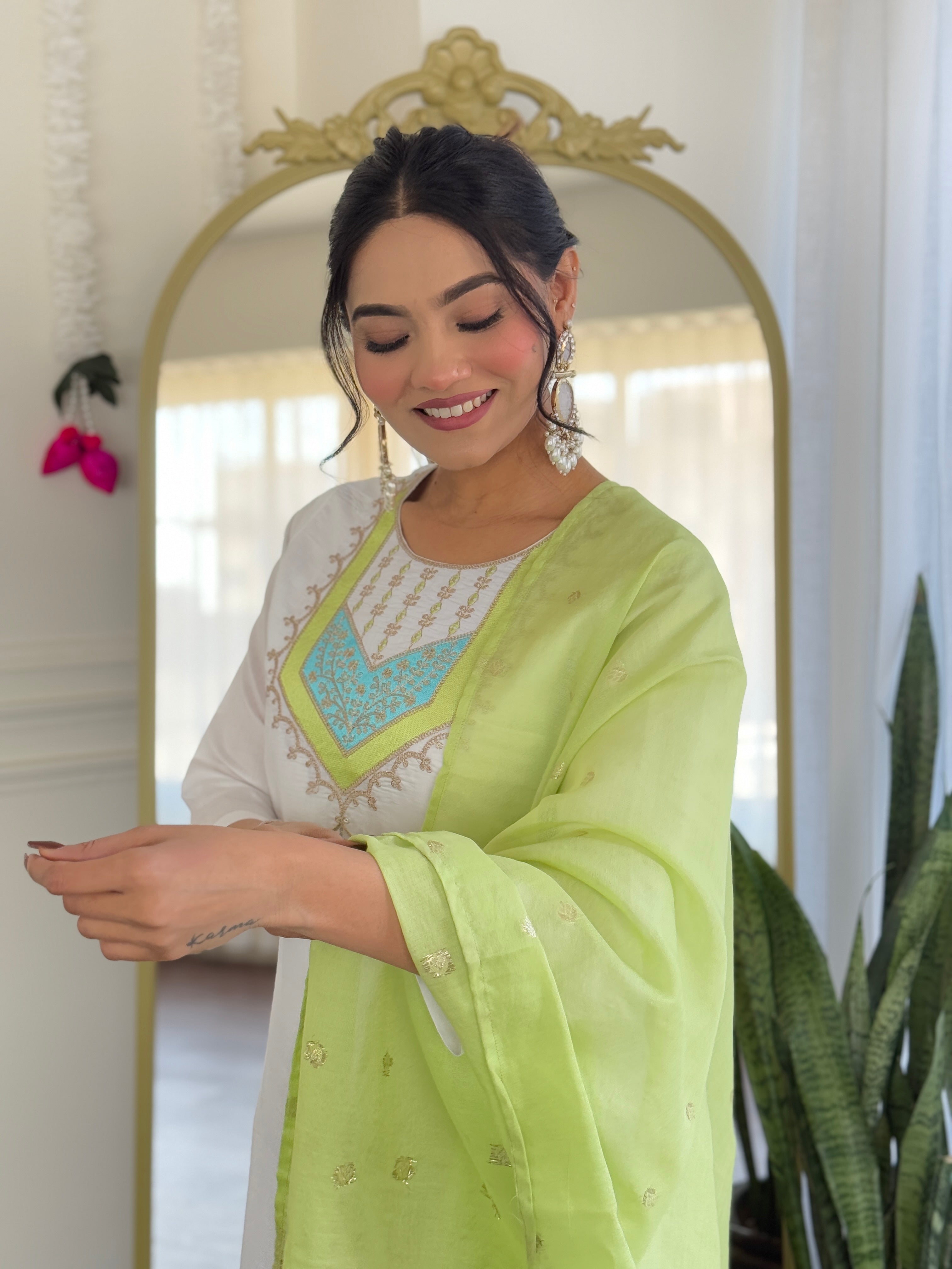 Elegant Embroidered Viscose Chanderi Kurti Set with Jacquard Dupatta – Festive & Party Wear (S–XXL)
