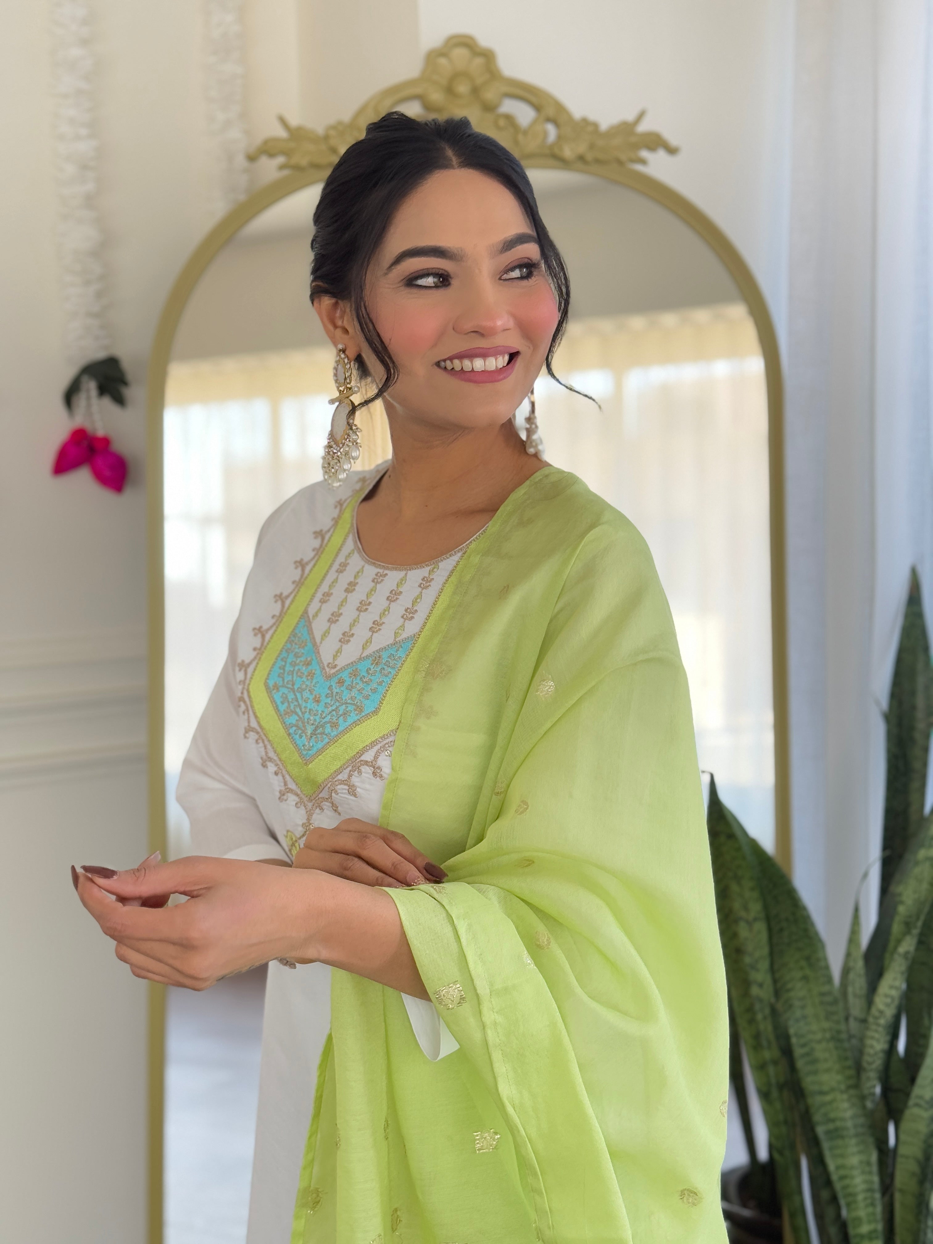 Elegant Embroidered Viscose Chanderi Kurti Set with Jacquard Dupatta – Festive & Party Wear (S–XXL)