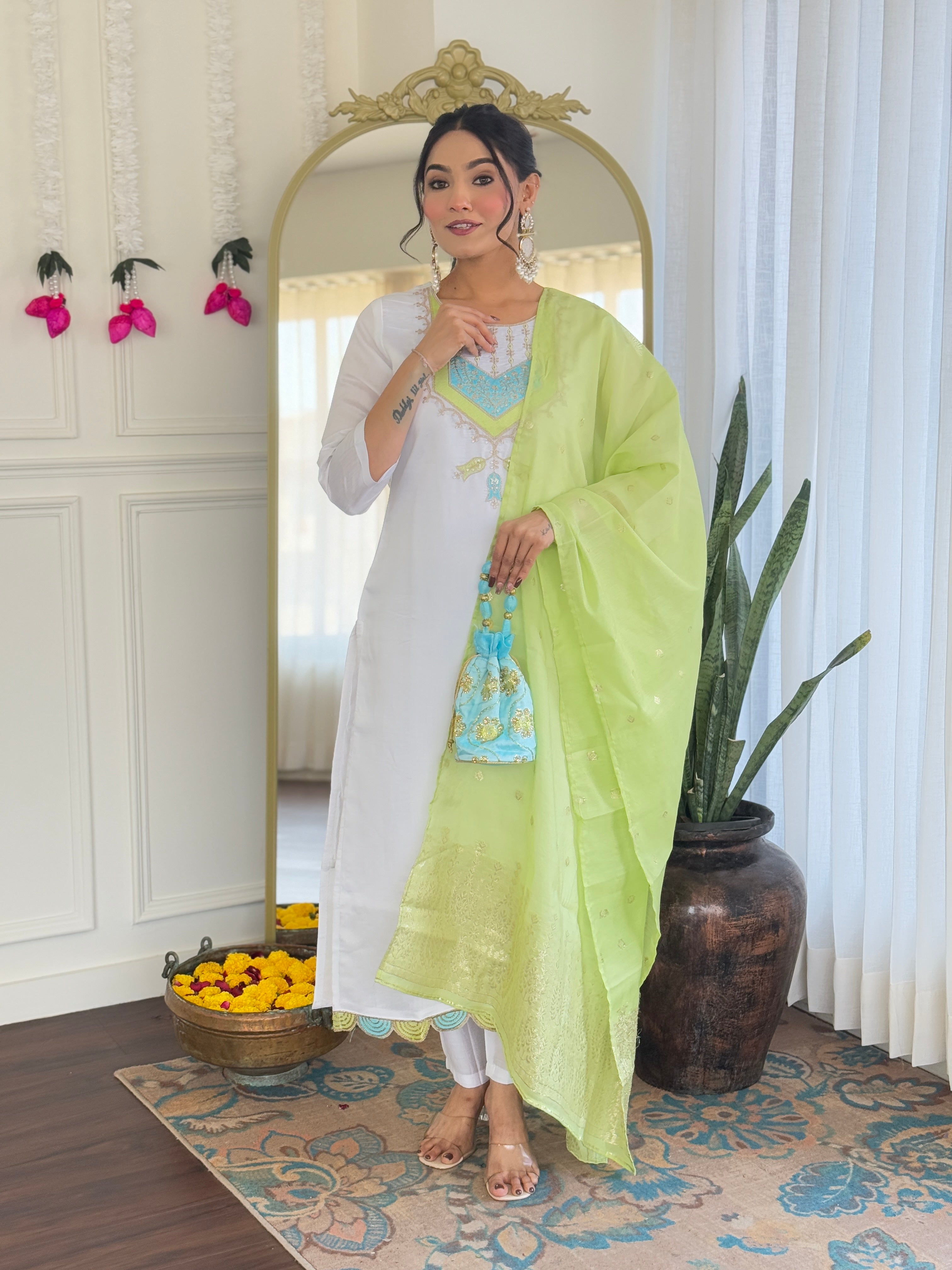 Elegant Embroidered Viscose Chanderi Kurti Set with Jacquard Dupatta – Festive & Party Wear (S–XXL)