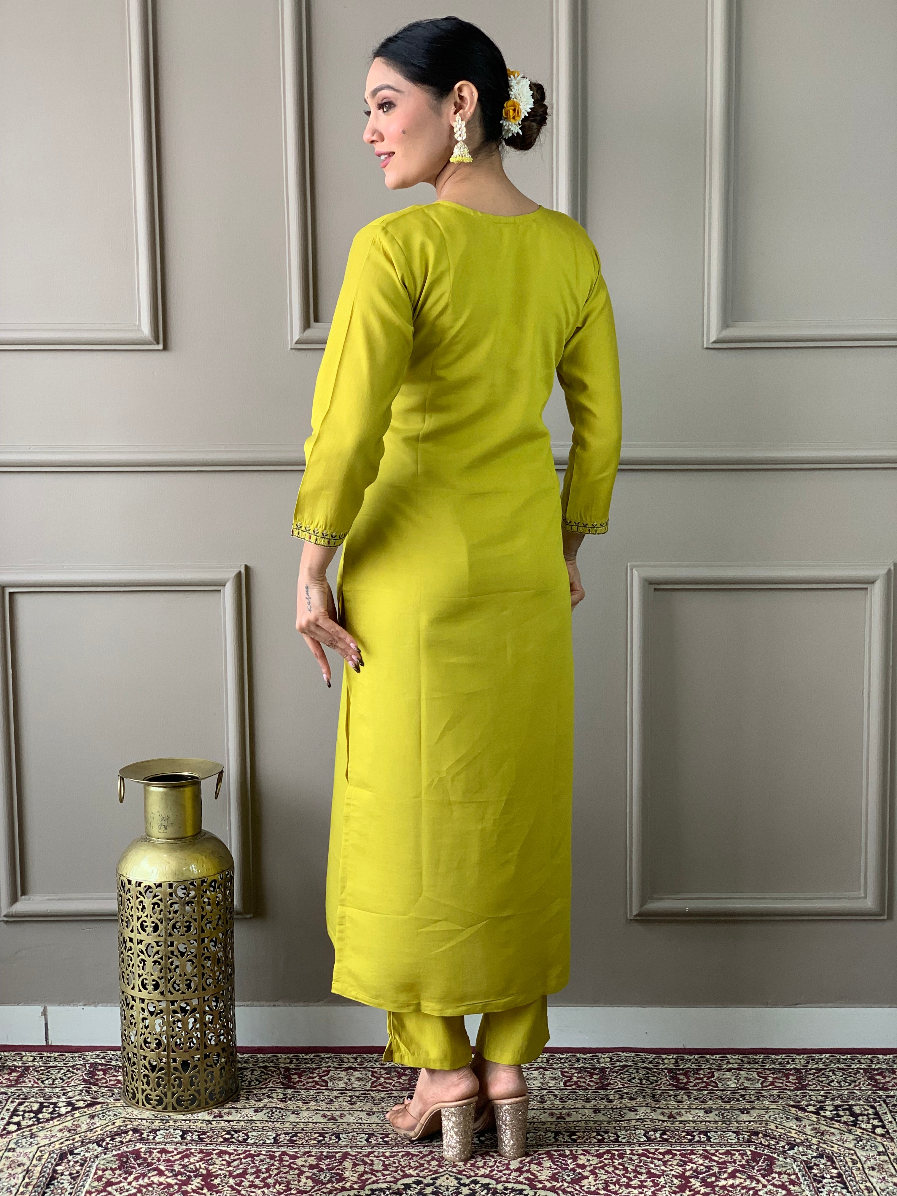 Elegant White Embroidered Viscose Chanderi Kurti Set with Satin Dupatta | Festive & Party Wear