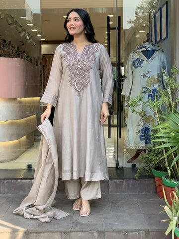 Elegant Muslin Cotton Embroidered Kurti Set with Dupatta – Flared Designer Ethnic Wear (S–XXL)