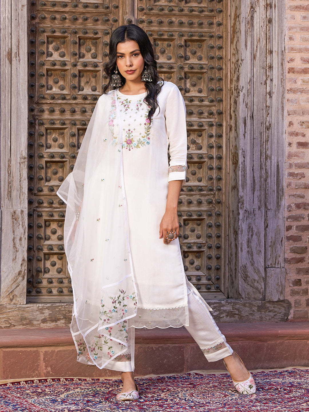 Elegant Off-White Embroidered Viscose Chanderi Kurti Set with Linen Dupatta (3-Piece Set)