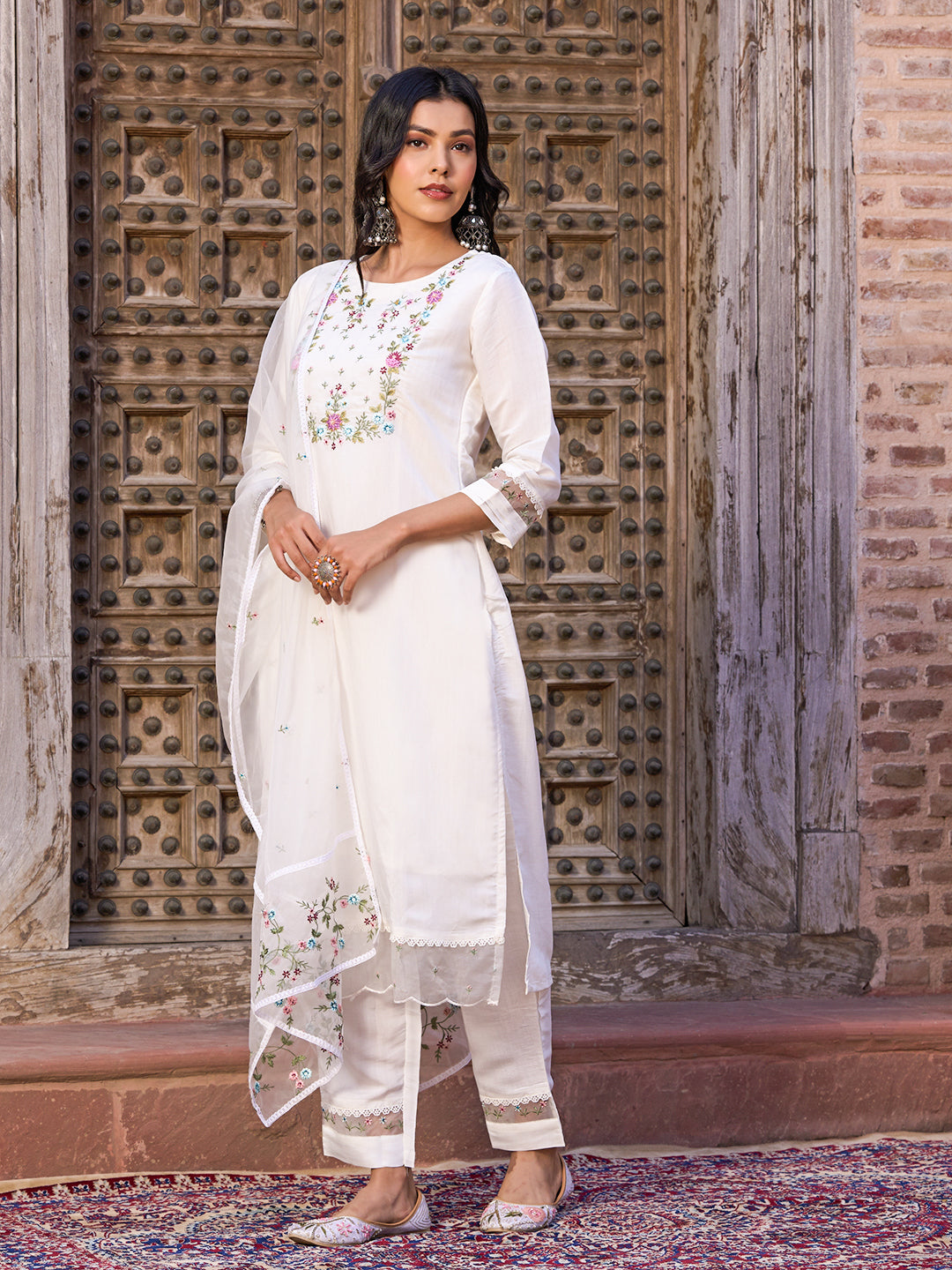 Elegant Off-White Embroidered Viscose Chanderi Kurti Set with Linen Dupatta (3-Piece Set)