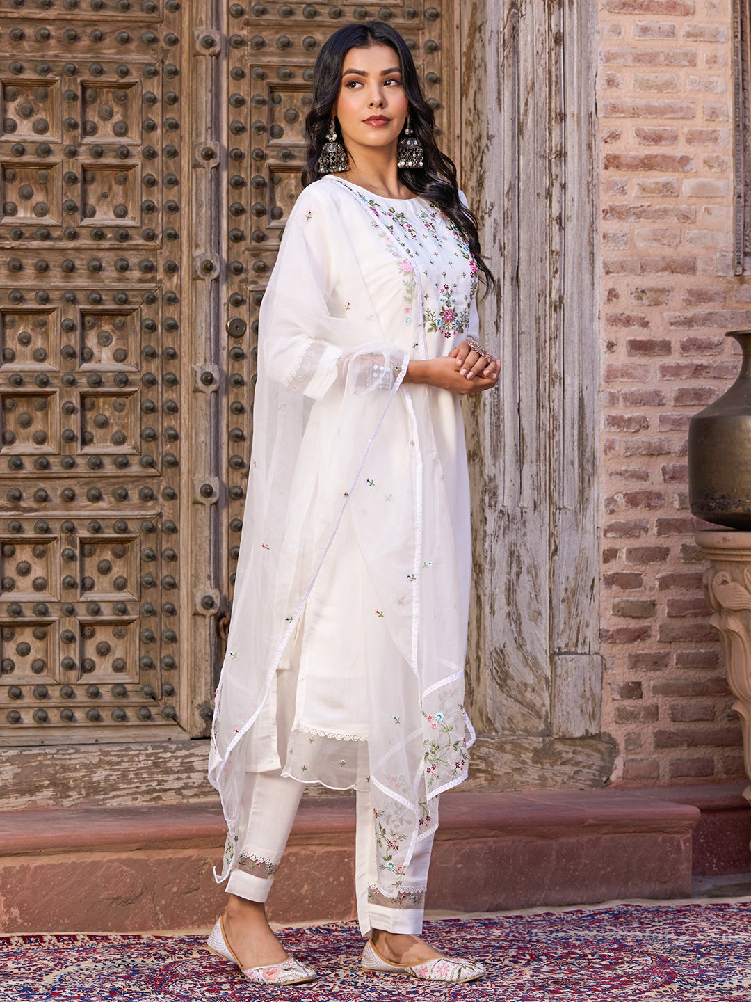 Elegant Off-White Embroidered Viscose Chanderi Kurti Set with Linen Dupatta (3-Piece Set)