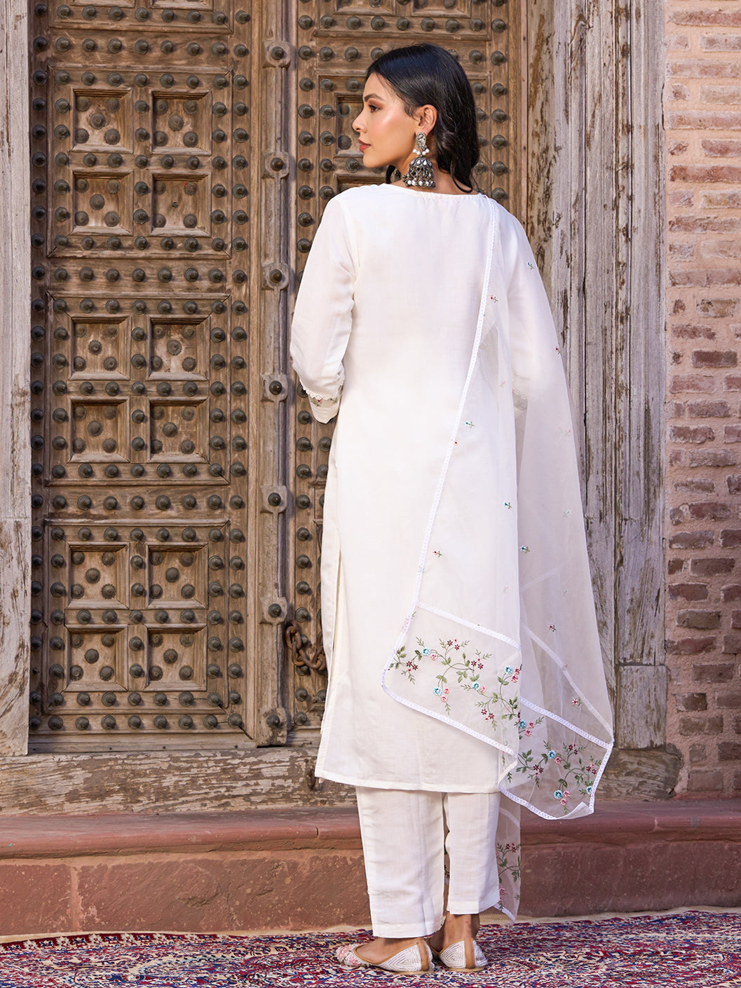 Elegant Off-White Embroidered Viscose Chanderi Kurti Set with Linen Dupatta (3-Piece Set)