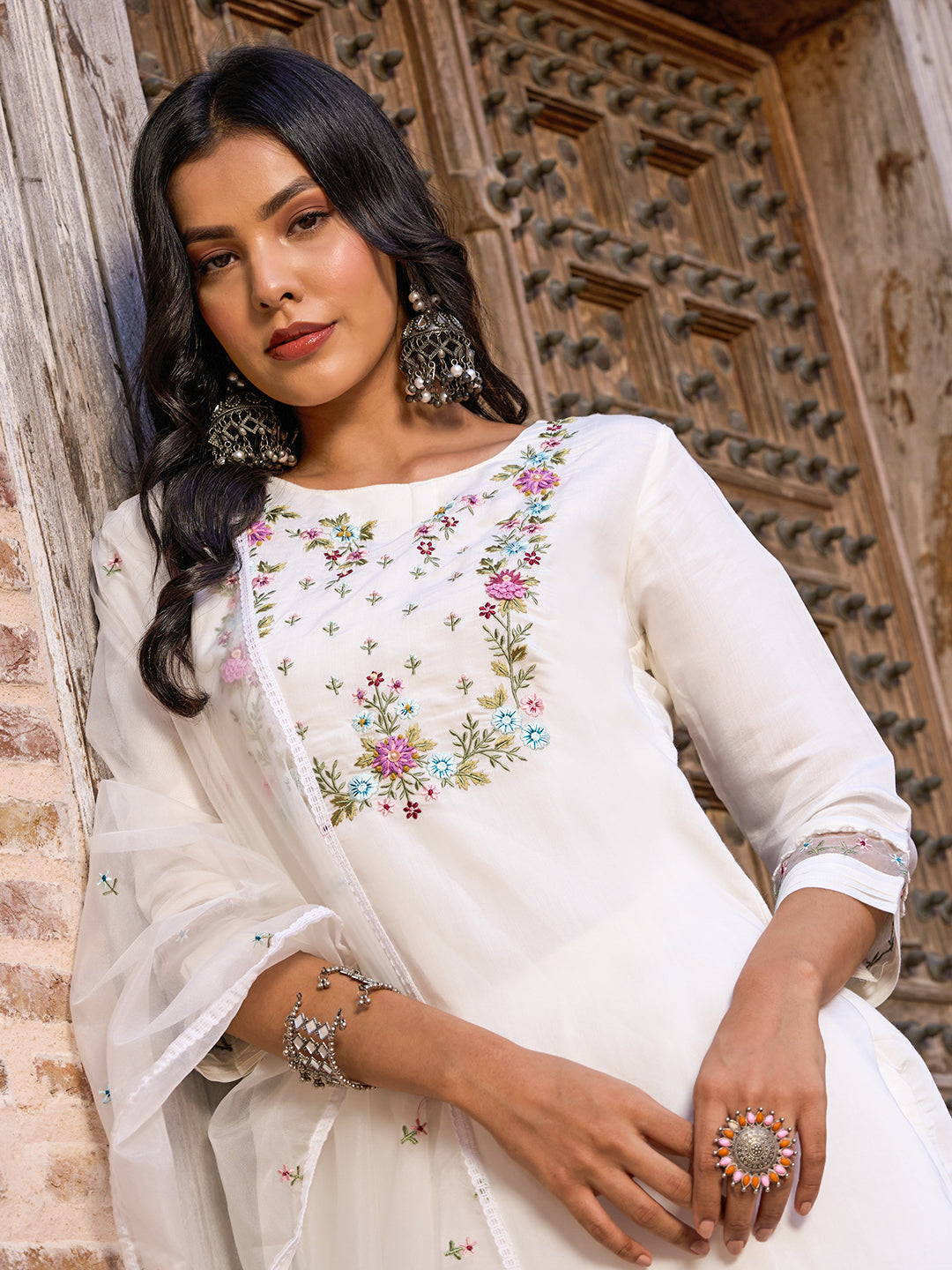Elegant Off-White Embroidered Viscose Chanderi Kurti Set with Linen Dupatta (3-Piece Set)