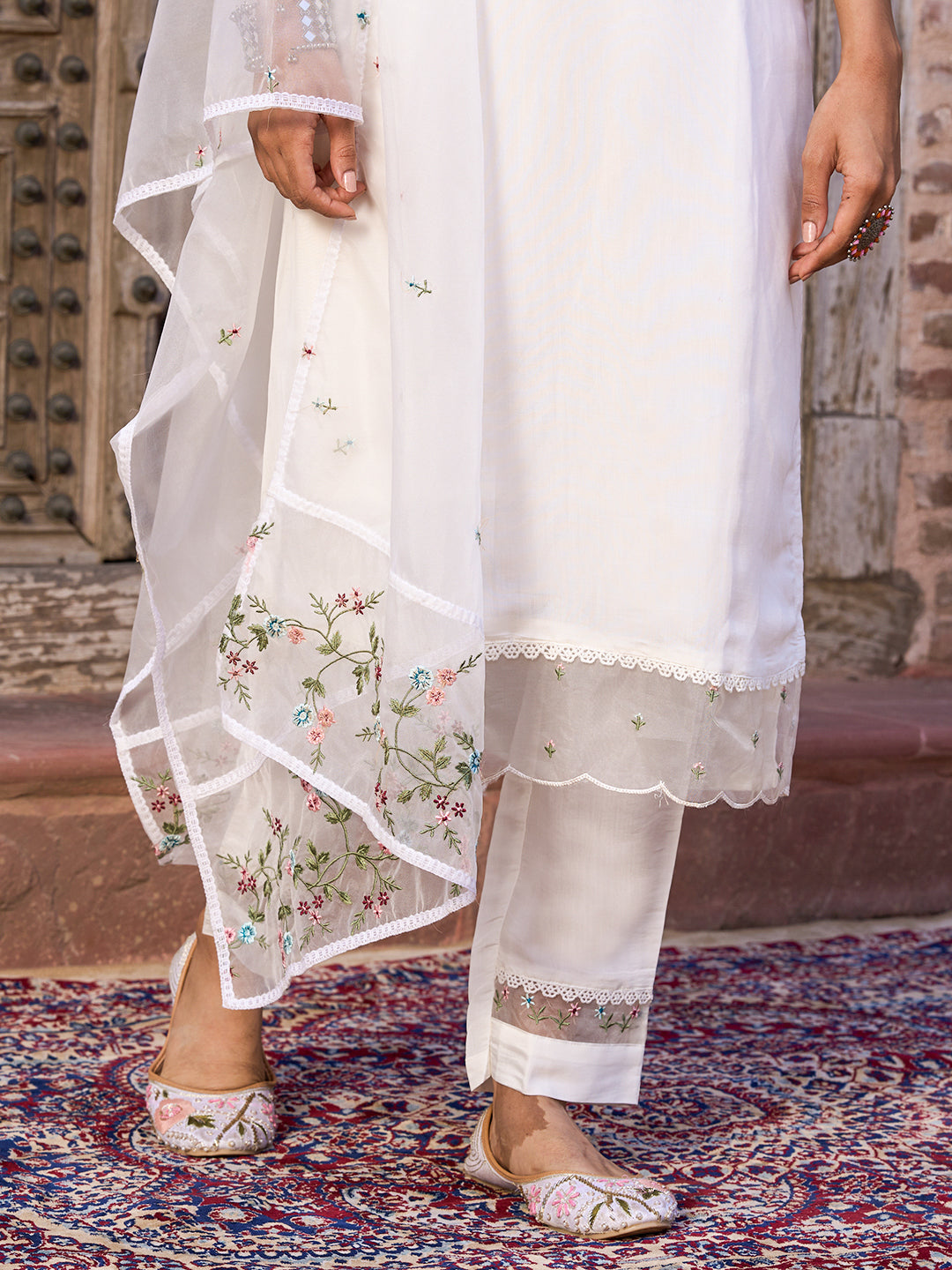 Elegant Off-White Embroidered Viscose Chanderi Kurti Set with Linen Dupatta (3-Piece Set)